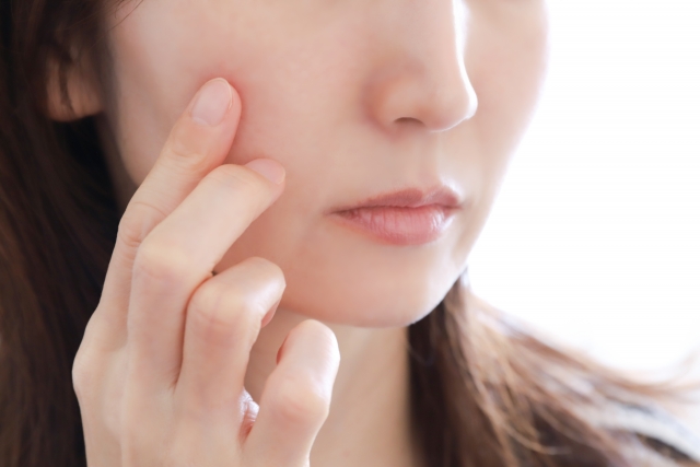女性の口元