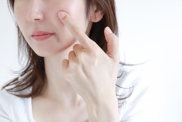 女性の口元