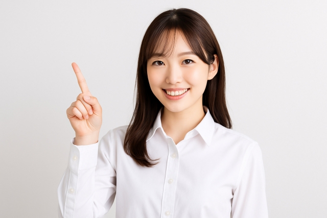 指を立てる女性